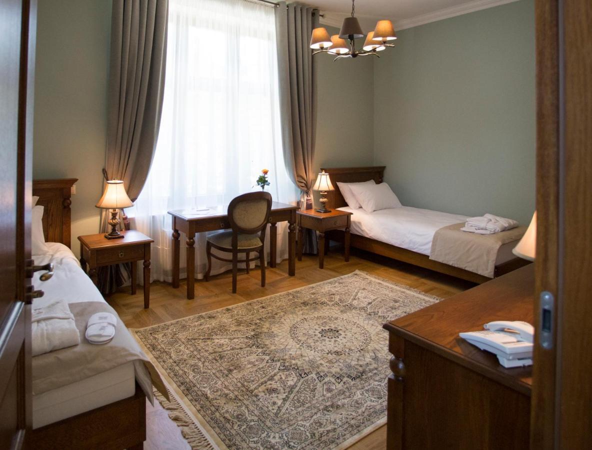 Palac Polanka Krosno Extérieur photo
