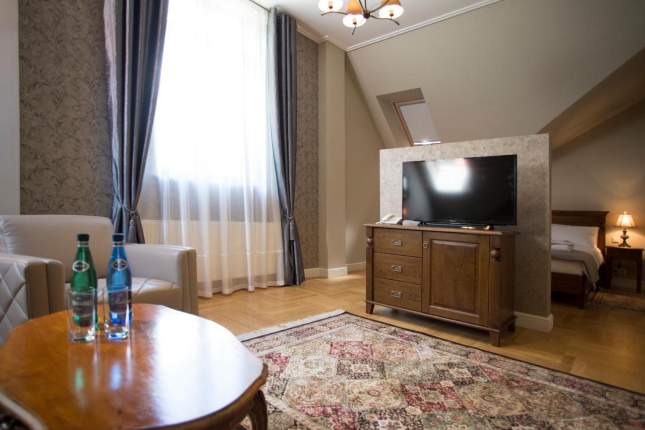 Palac Polanka Krosno Extérieur photo